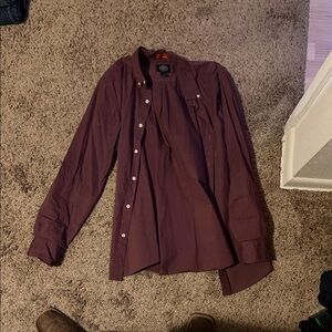 American Eagle Outfitters Men's Button-Down long sleeve Shirt in Rich Burgundy